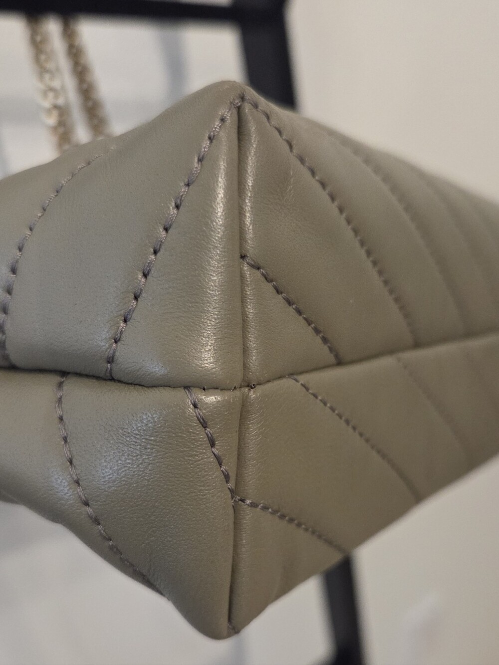 Tory Burch Kira Chevron Convertible Shoulder Bag - Picture 10 of 11